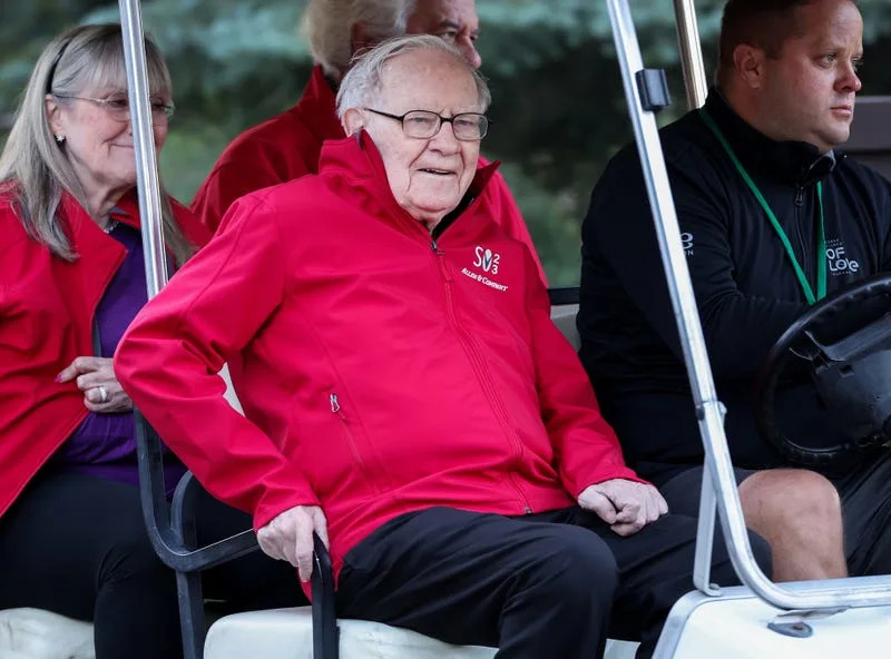 Berkshire Hathaway stock slumps 6% as Warren Buffett says he's retiring